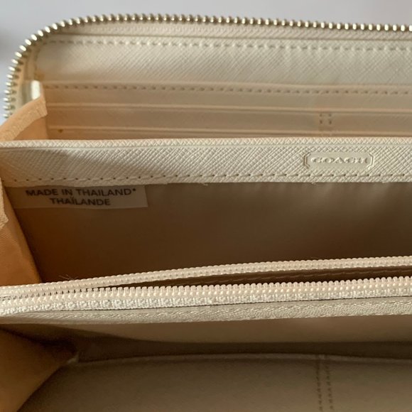 Coach Signature Khaki Continental Wallet - Picture 5 of 6